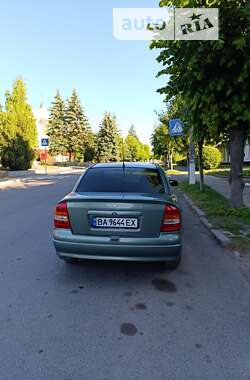 Седан Opel Astra 2006 в Благовіщенську