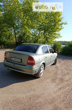Седан Opel Astra 2006 в Благовещенском