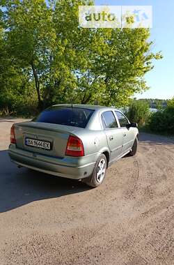 Седан Opel Astra 2006 в Благовіщенську