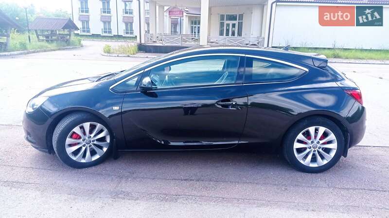Хэтчбек Opel Astra 2013 в Киеве