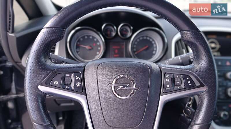 Хэтчбек Opel Astra 2013 в Киеве