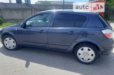 Хэтчбек Opel Astra 2006 в Стрые