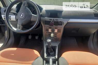 Хэтчбек Opel Astra 2006 в Стрые