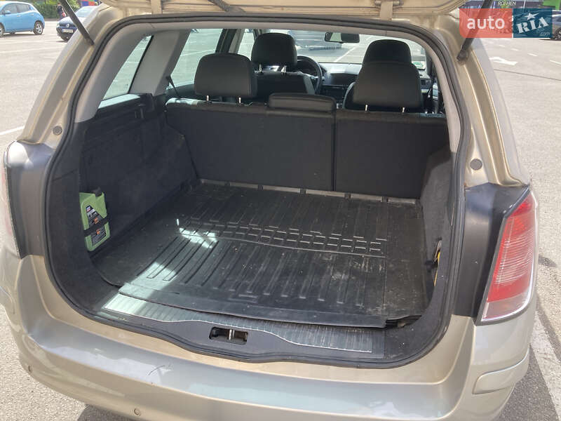 Универсал Opel Astra 2009 в Вишневом