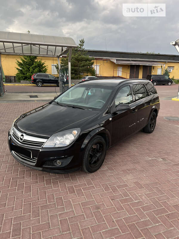 Универсал Opel Astra 2010 в Ровно