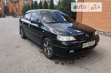 Седан Opel Astra 2006 в Дергачах