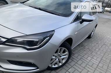 Універсал Opel Astra 2017 в Тернополі