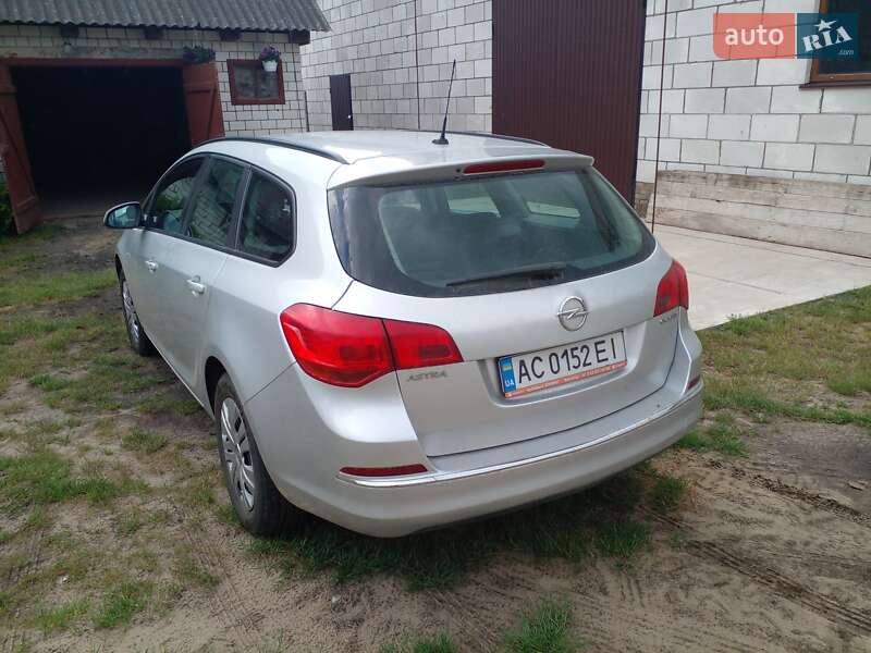 Універсал Opel Astra 2015 в Любешові