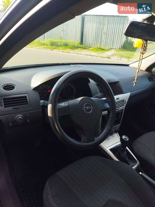 Хэтчбек Opel Astra 2007 в Киеве