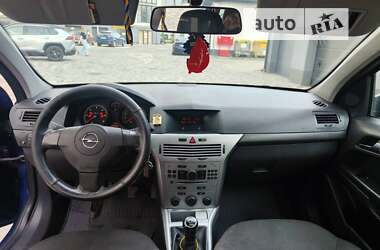 Универсал Opel Astra 2010 в Надворной