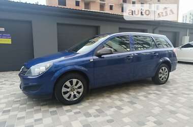 Универсал Opel Astra 2010 в Надворной