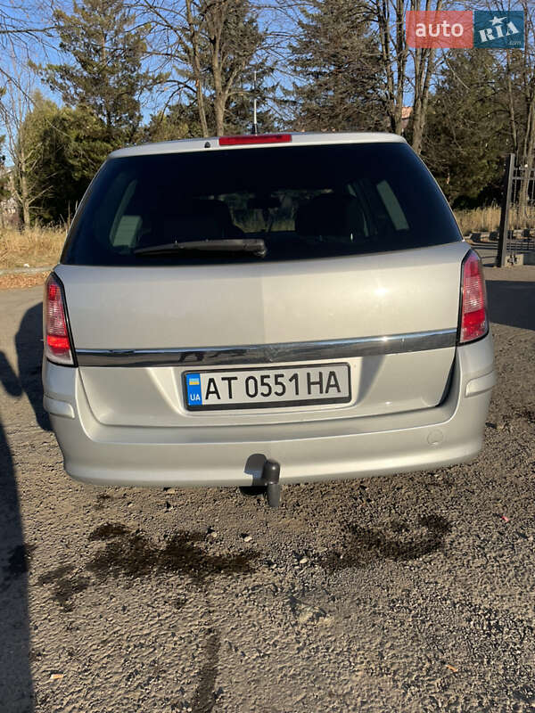 Универсал Opel Astra 2010 в Калуше