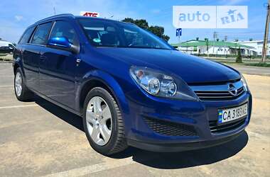 Универсал Opel Astra 2010 в Умани