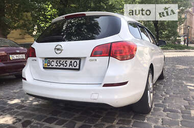 Універсал Opel Astra 2011 в Львові