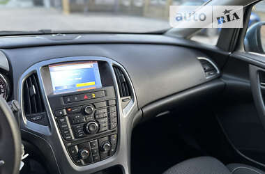 Универсал Opel Astra 2013 в Здолбунове