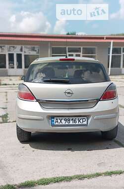 Хэтчбек Opel Astra 2007 в Новом Буге