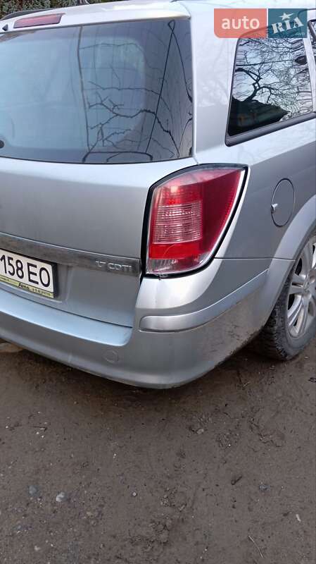 Универсал Opel Astra 2012 в Иршаве