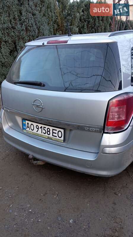 Универсал Opel Astra 2012 в Иршаве