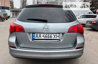 Универсал Opel Astra 2011 в Полтаве