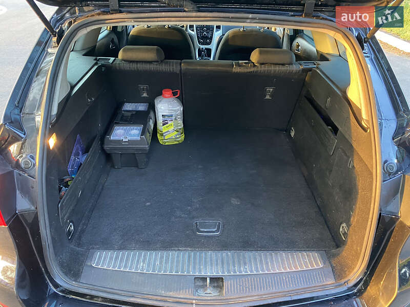 Универсал Opel Astra 2011 в Черкассах