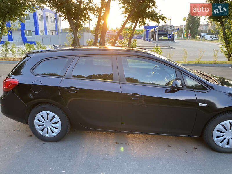 Универсал Opel Astra 2011 в Черкассах