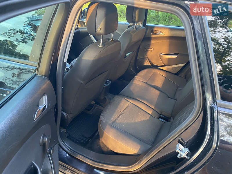 Универсал Opel Astra 2011 в Черкассах