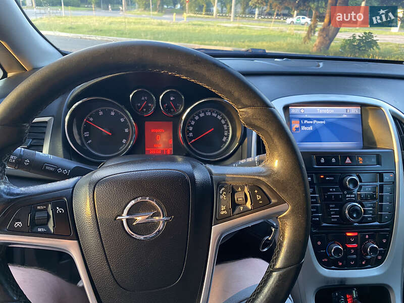 Универсал Opel Astra 2011 в Черкассах