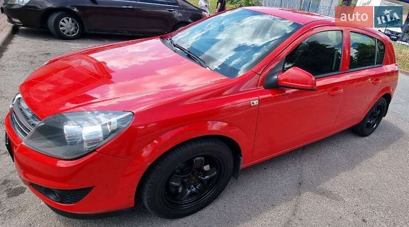 Хэтчбек Opel Astra 2012 в 
