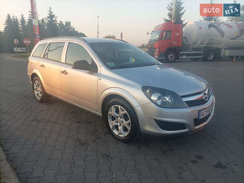 Універсал Opel Astra 2010 в Лукові