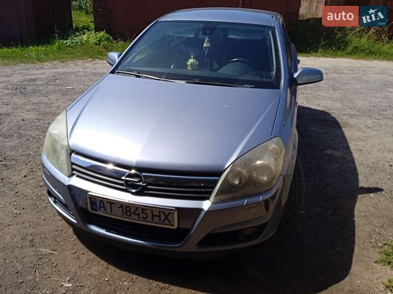 Хэтчбек Opel Astra 2004 в Новом Роздоле