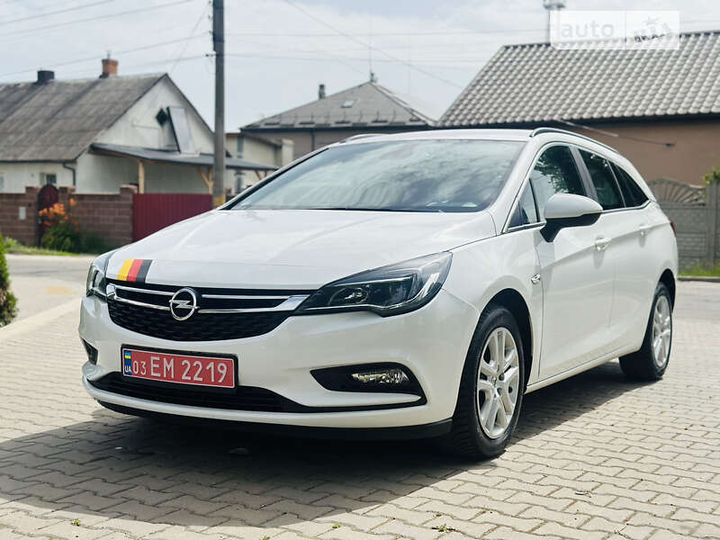 Універсал Opel Astra 2018 в Здолбуніві