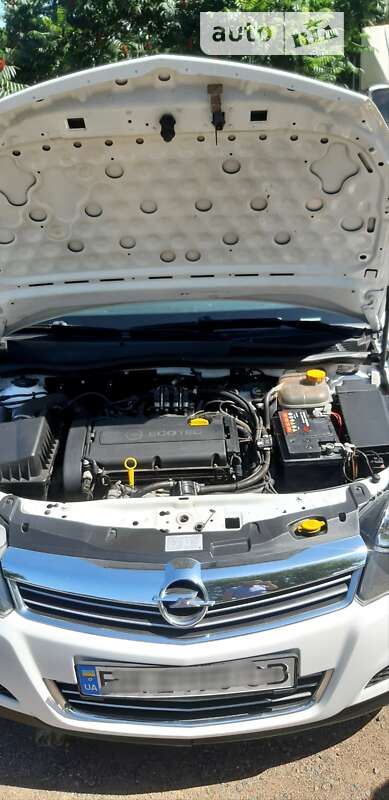 Хетчбек Opel Astra 2013 в Черкасах