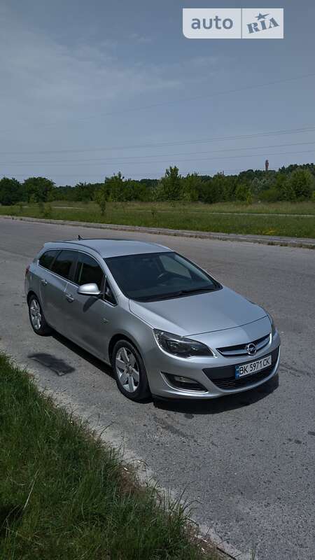 Універсал Opel Astra 2013 в Львові