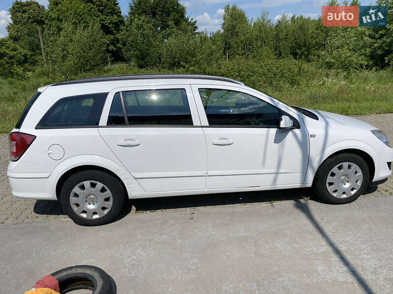 Универсал Opel Astra 2009 в Стрые