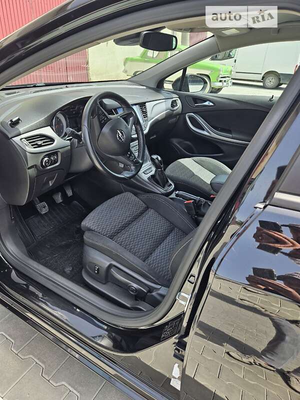 Универсал Opel Astra 2017 в Черновцах