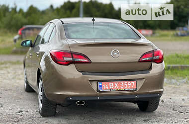 Седан Opel Astra 2013 в Львові