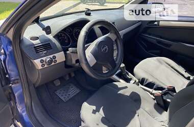 Універсал Opel Astra 2007 в Новояворівську