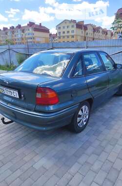 Седан Opel Astra 1995 в Софиевской Борщаговке