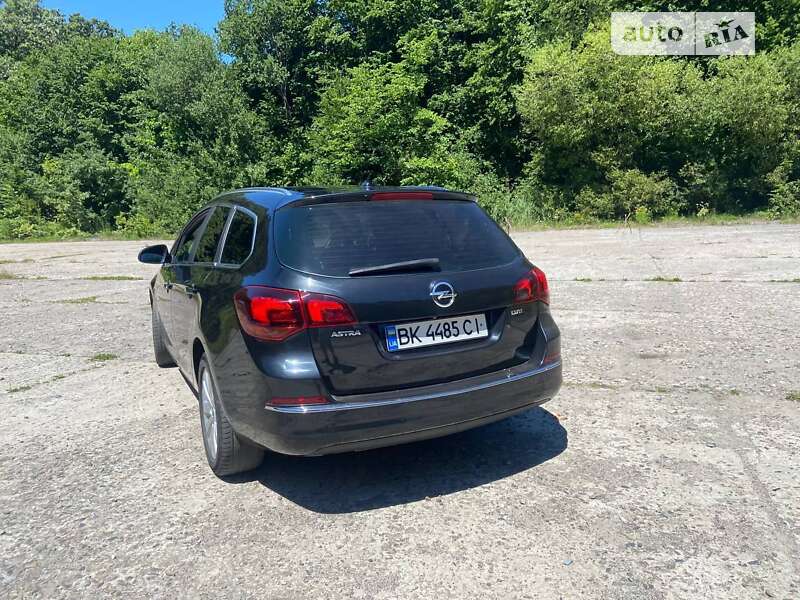 Универсал Opel Astra 2012 в Ровно