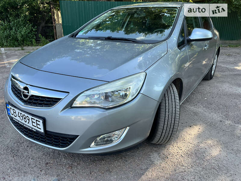 Хэтчбек Opel Astra 2010 в Чернигове