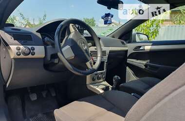 Кабриолет Opel Astra 2006 в Городке