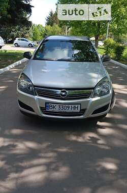 Универсал Opel Astra 2010 в Ровно