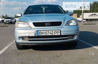 Седан Opel Astra 2004 в Днепре