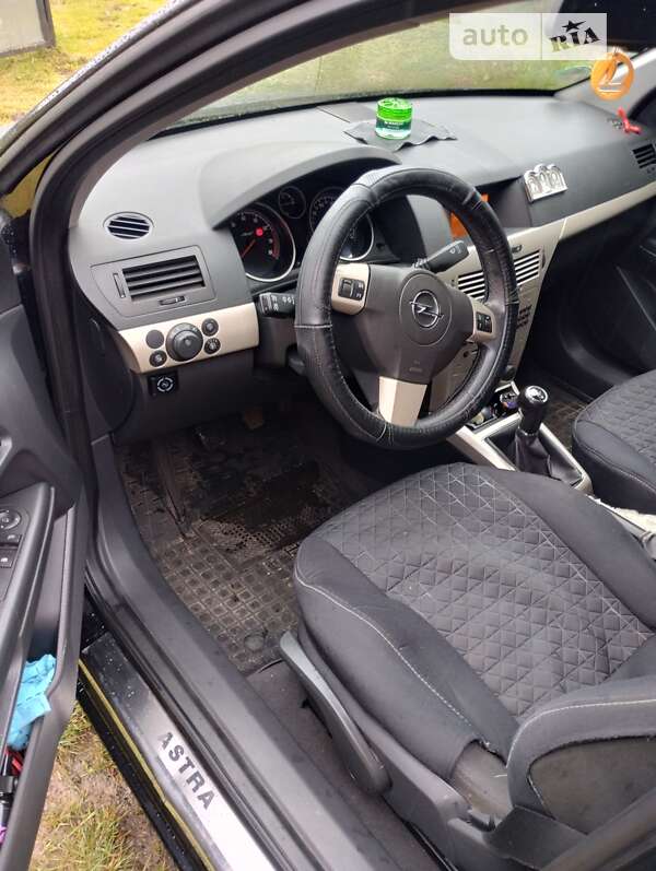 Универсал Opel Astra 2008 в Олевске