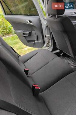 Универсал Opel Astra 2004 в Черновцах