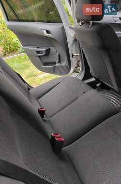 Универсал Opel Astra 2004 в Черновцах