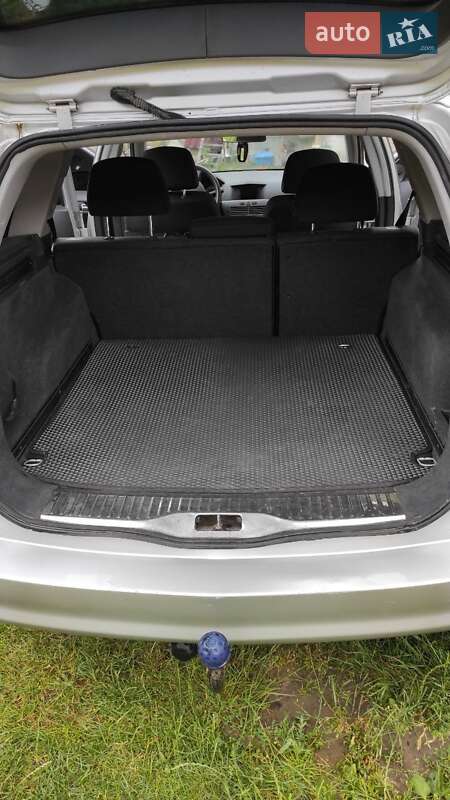 Універсал Opel Astra 2004 в Чернівцях