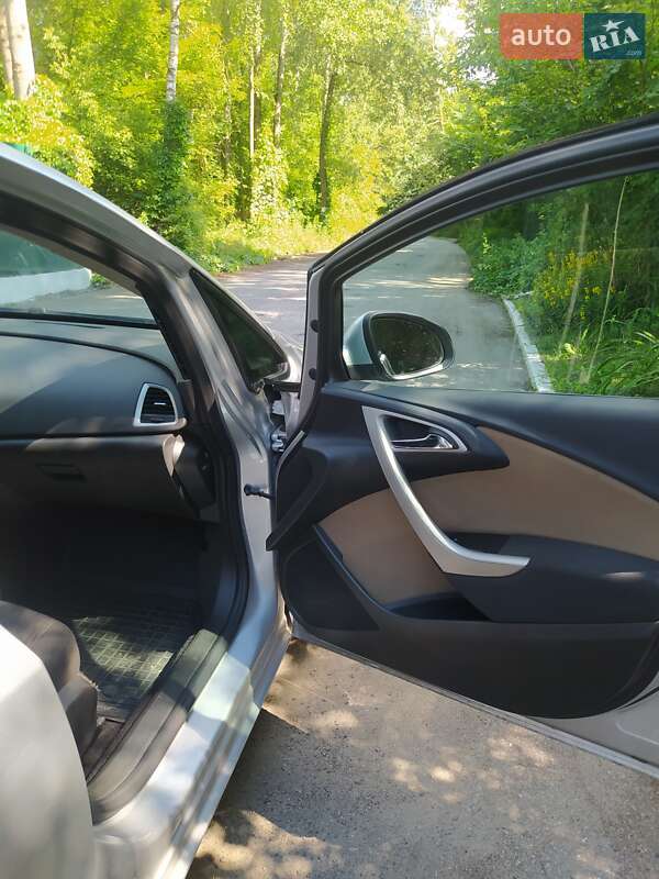 Универсал Opel Astra 2014 в Боярке