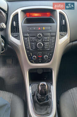Универсал Opel Astra 2012 в 