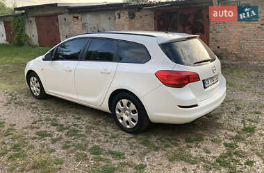 Универсал Opel Astra 2012 в 